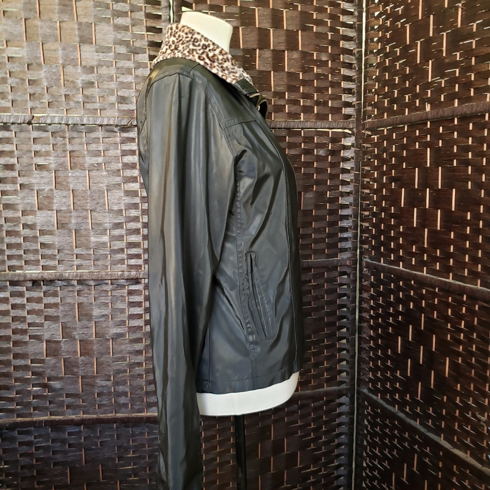 Axara Women's Jacket - Picture 4 of 10